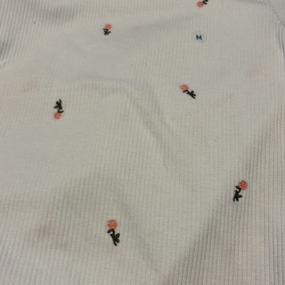💕NWT! American Eagle Floral Embroidered Light Blue Women's Top - Picture 2 of 3